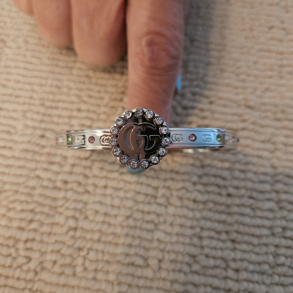 Elegant Silver Bracelet with Crystal Accents